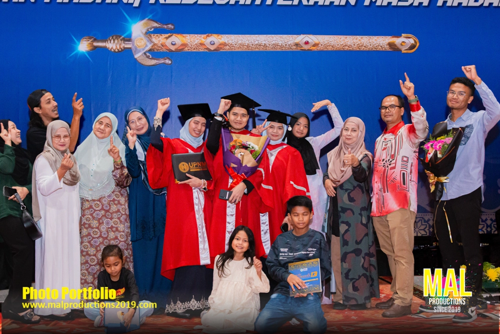 Gaduation Convocation PWTC Family Portfolio MAL 2019 -41.webp